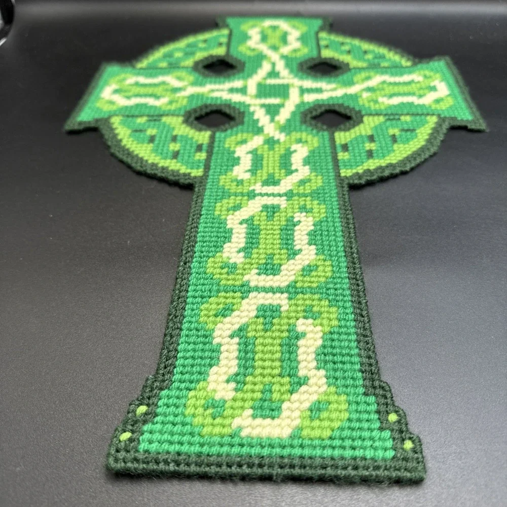 CELTIC‎ CROSS Wall Hanging plastic canvas COMPLETE 12